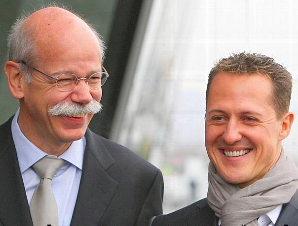 Zwei Weltstars haben sich wieder gefunden: Dieter Zetsche als Chef der Marke Mercedes-Benz und der siebenfache Formel-1-Weltmeister Michael Schumacher. Foto L. Gorys/auto-reporter.net 